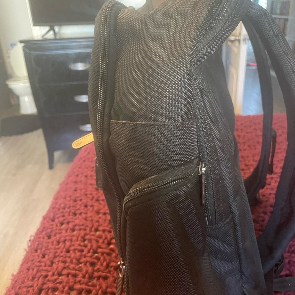 Original Penguin Classic Backpack in Great Condition - Picture 3 of 6